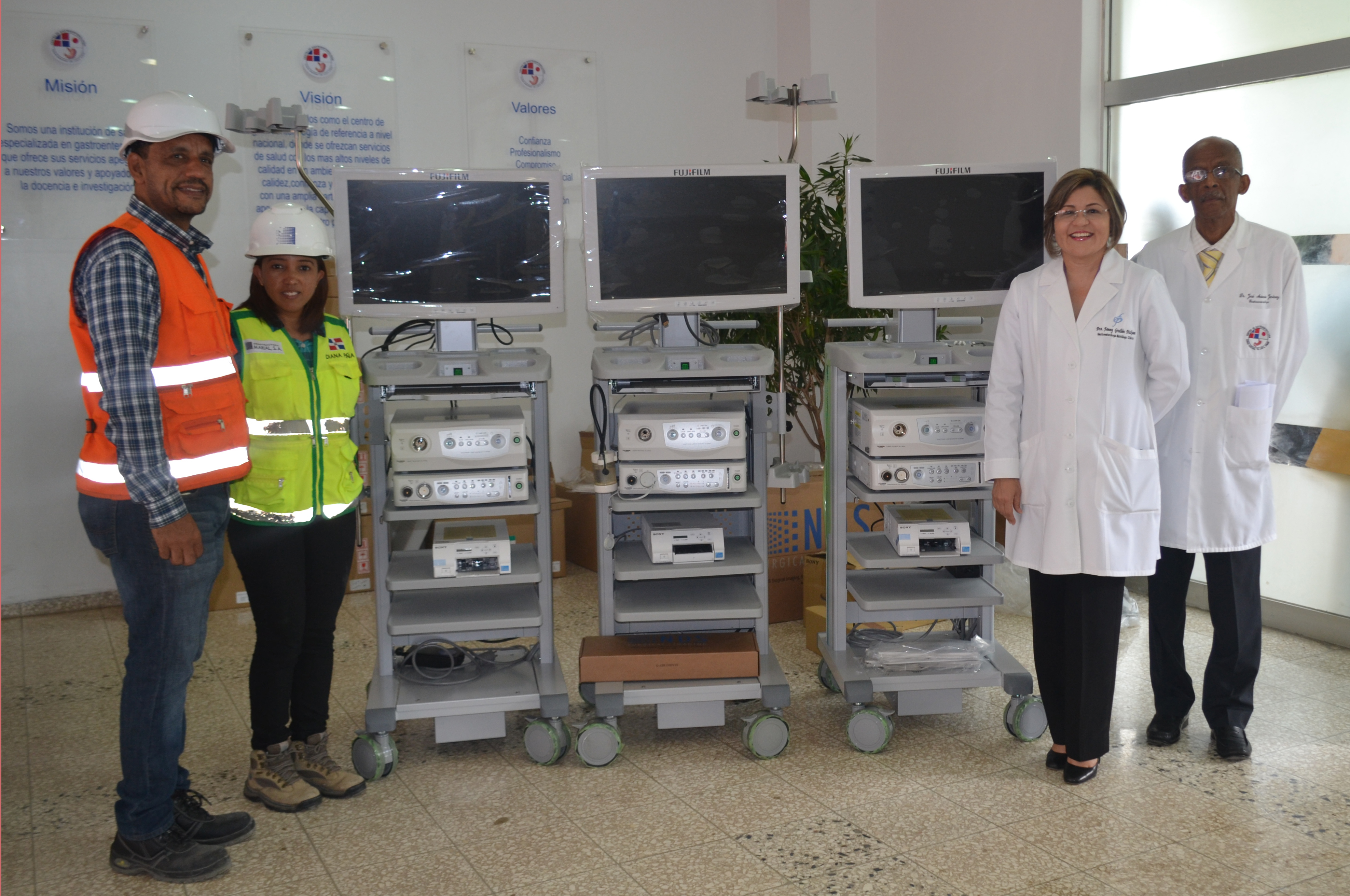 Gastroenterología del hospital Luis Eduardo Aybar recibe equipos del Oisoe.