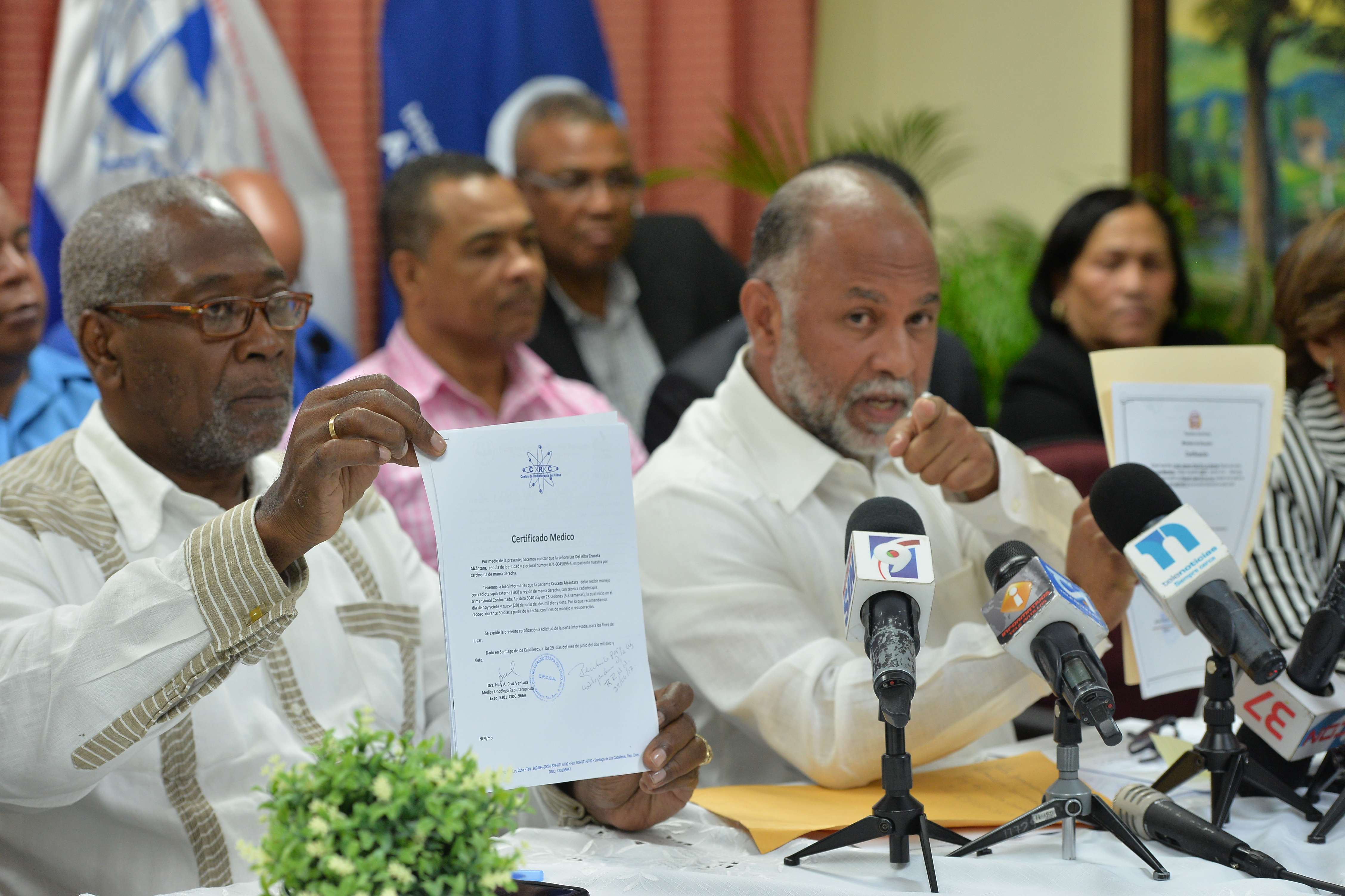 El presidente de la ADP, Eduardo Hidalgo, dijo que ese organismo se desplazó a las 32 provincias con el propósito de verificar la veracidad o falsedad de la información presentada por el Minerd sobre los maestros bloqueados. (Foto: Nelson Mancebo)