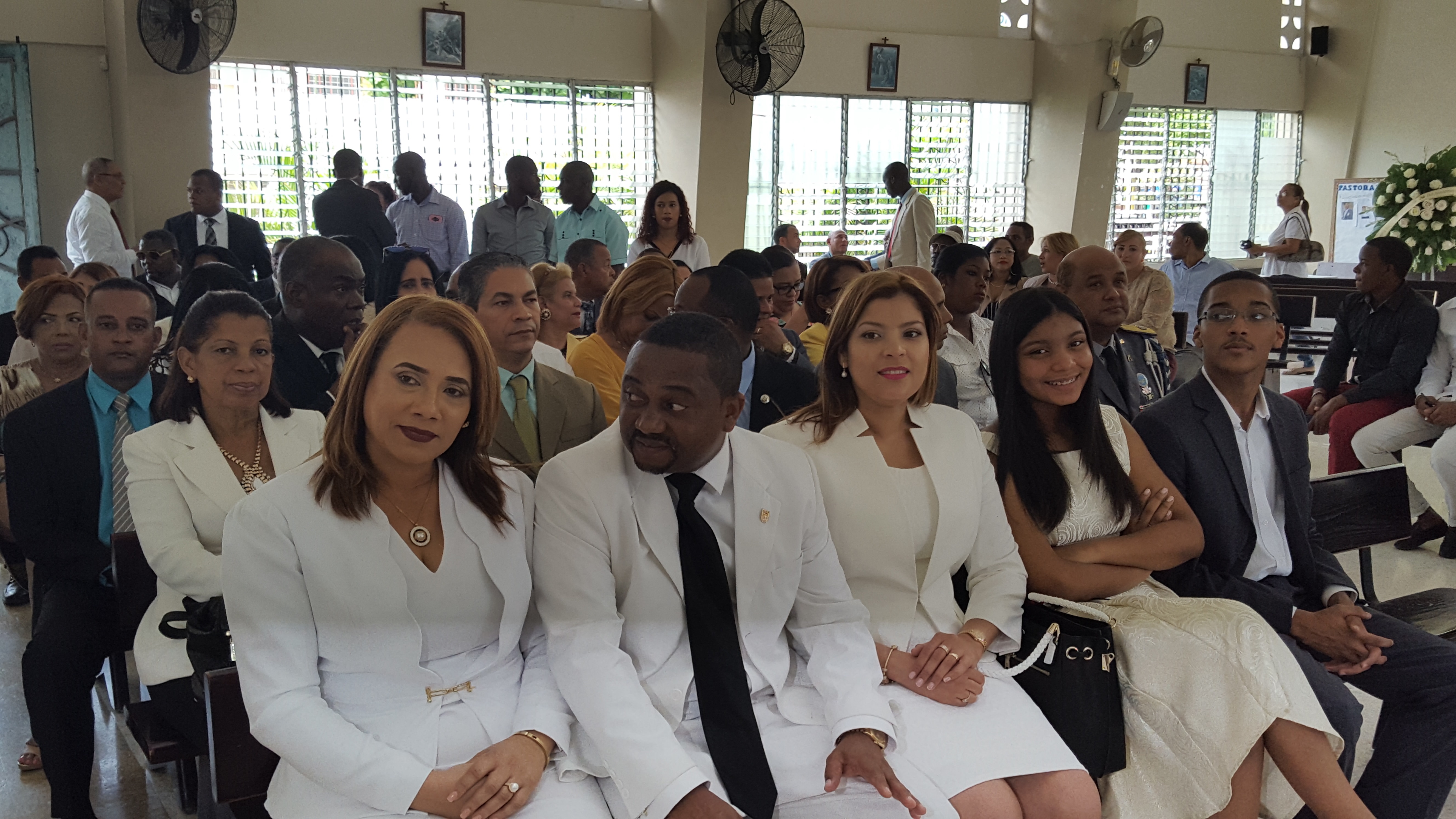 El alcalde de Santo Domingo Norte, René Polanco, junto a su esposa y a la vicealcaldesa, Olimpia (Blanca) Rodríguez.