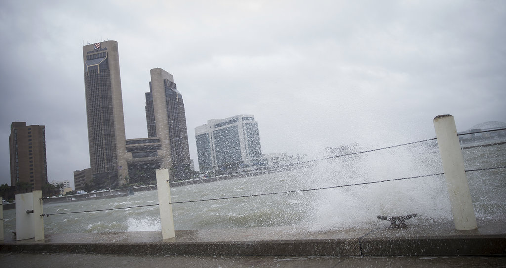 Aumentan evacuaciones debido a llegada del huracán Harvey a Texas