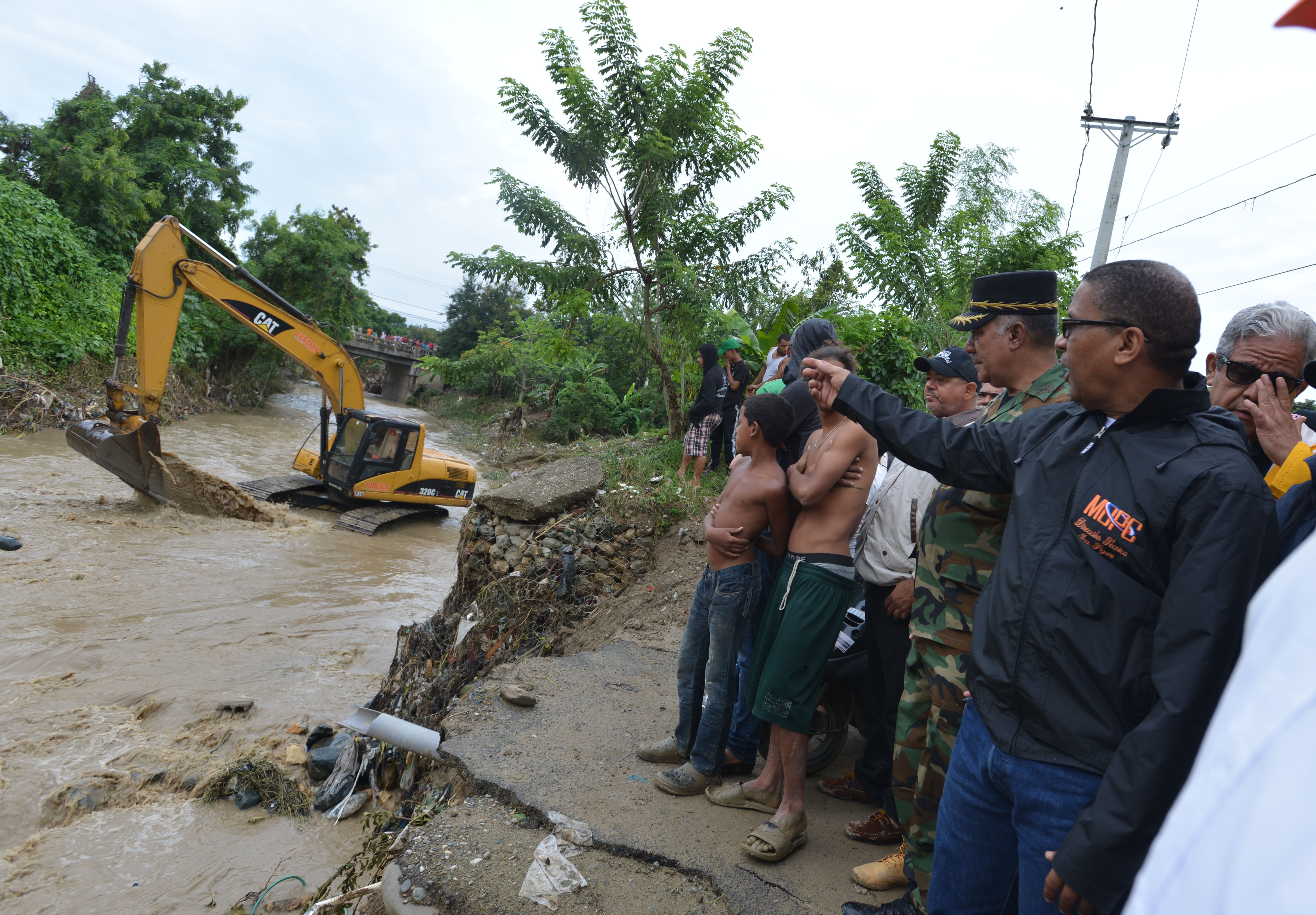 Obras Públicas acondiciona puentes y vías sufrieron daños en Espaillat y Puerto Plata