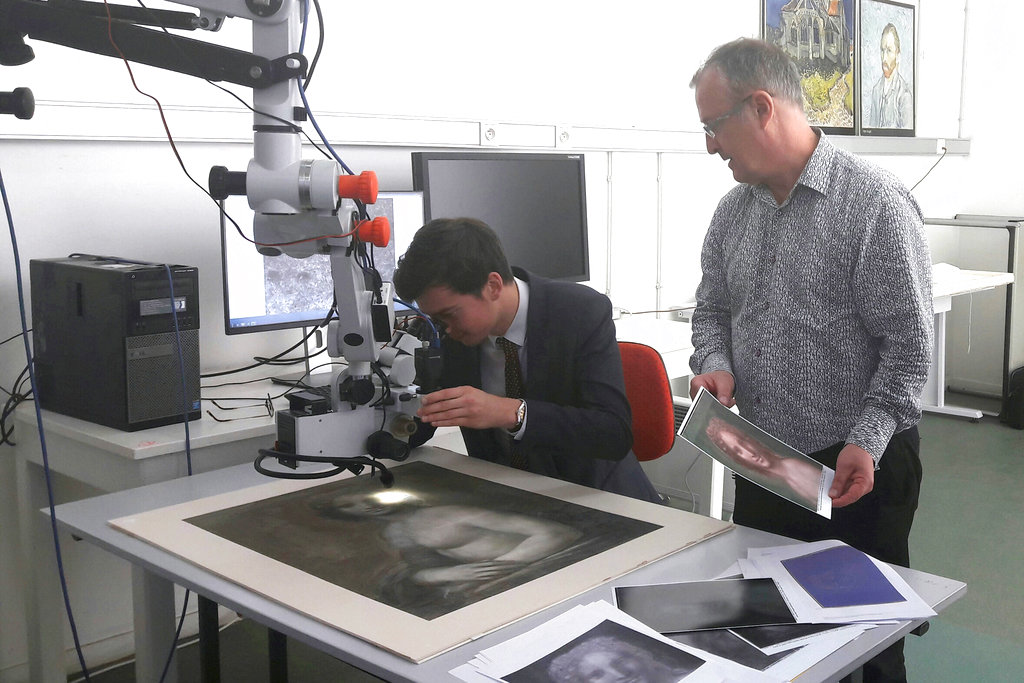  El dibujo, previamente atribuido a los estudiantes de Leonardo, es parte de una colección del Museo Condé en el Domaine de Chantilly, al norte de París.(Domaine de Chantilly via AP)