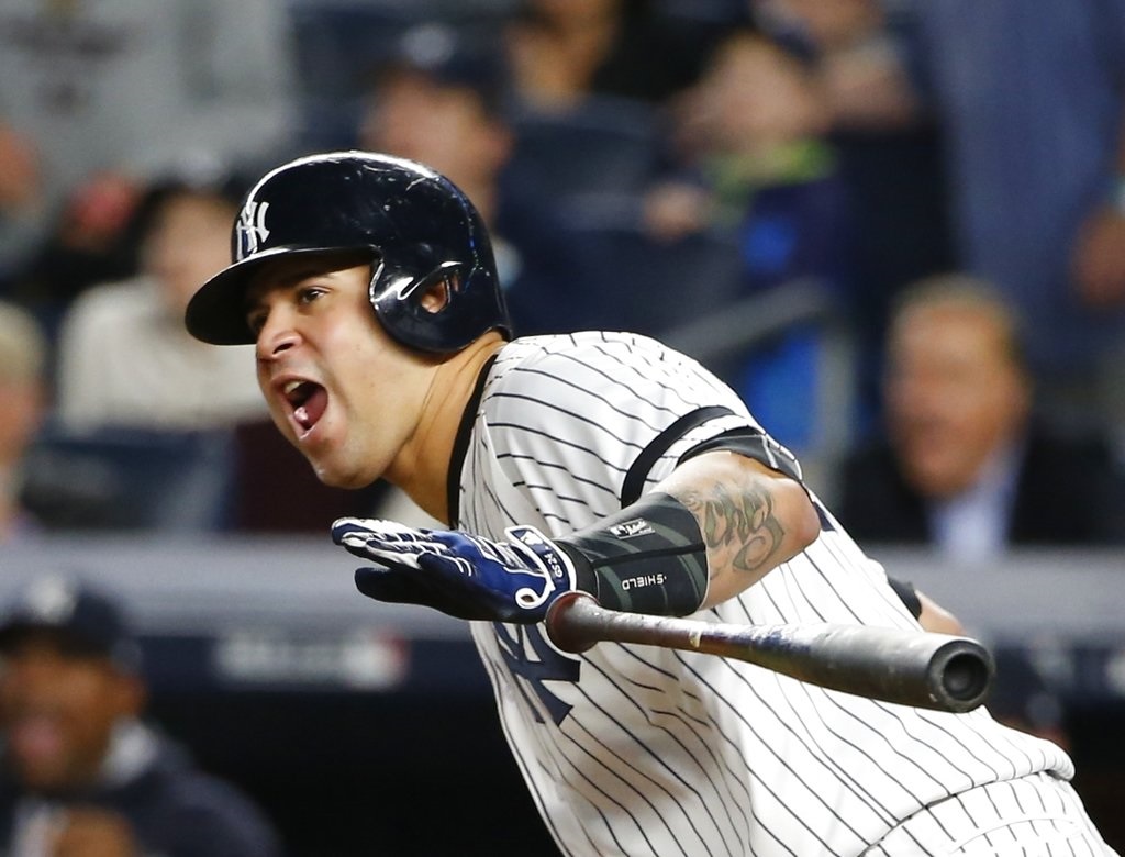 Gary Sánchez de los Yanquis de Nueva York reacciona tras batear un sencillo remolcador durante el quinto inning del quinto juego de la serie de campeonato de la Liga Americana contra los Astros de Houston, el miércoles 18 de octubre de 2017. (AP Foto/Kathy Willens)