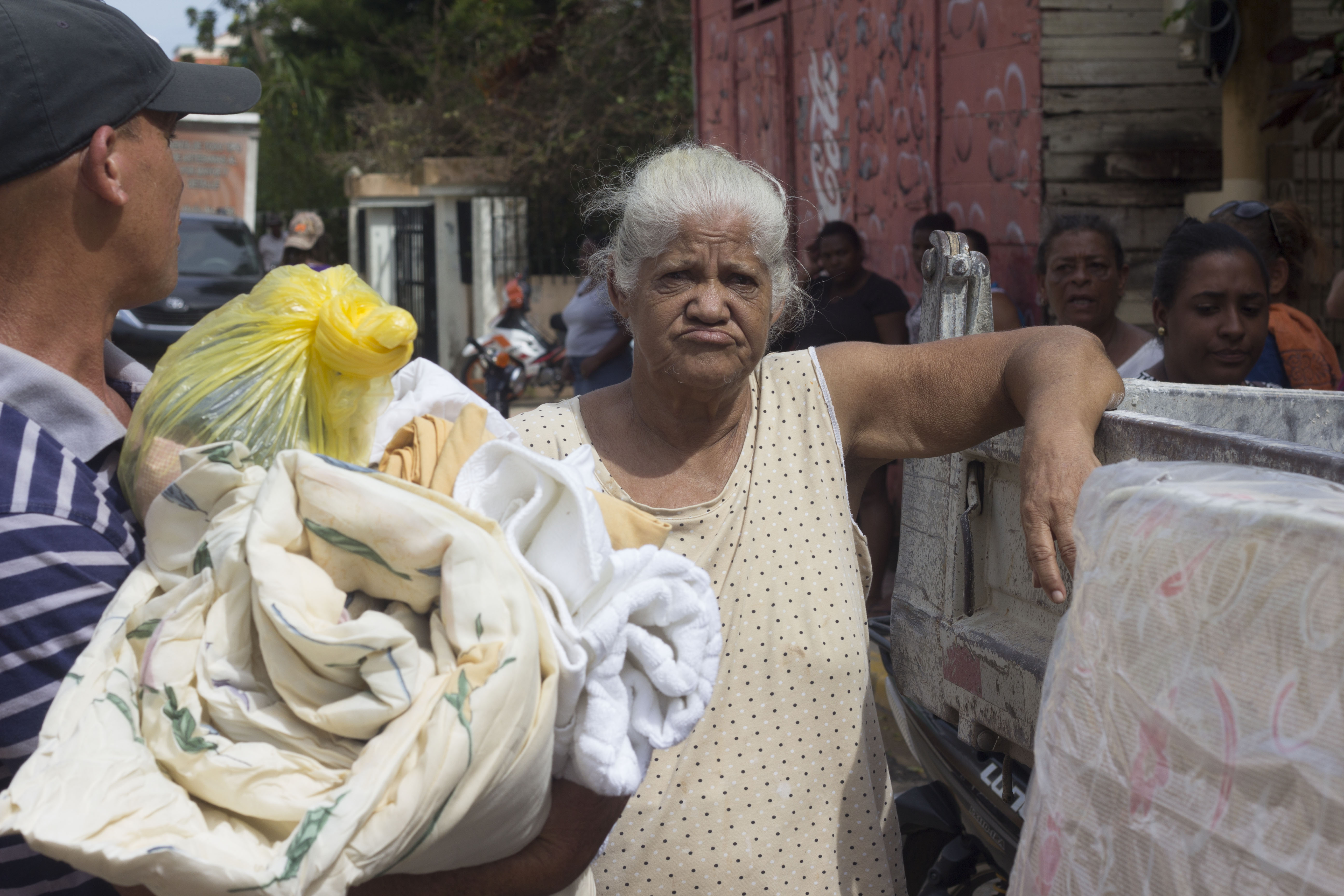 Personas bendecidas por iglesia cristiana en Miches