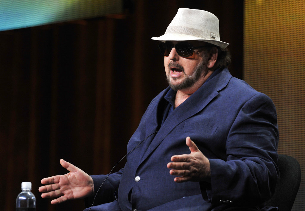 James Toback participa en un panel de debates sobre cine en el HBO's Summer 2013 TCA en el Hotel Beverly Hilton en California, el 25 de julio de 2013. Más de 30 mujeres acusan al escritor y director de acoso sexual, se informó el 22 de octubre de 2017. (Foto Chris Pizzello/Invision/AP, File)