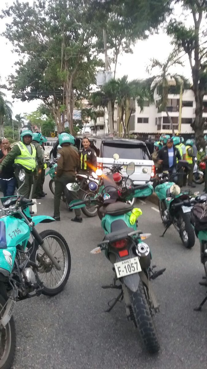 Apresados por agentes de Amet por hacer disparos en la Lincoln.