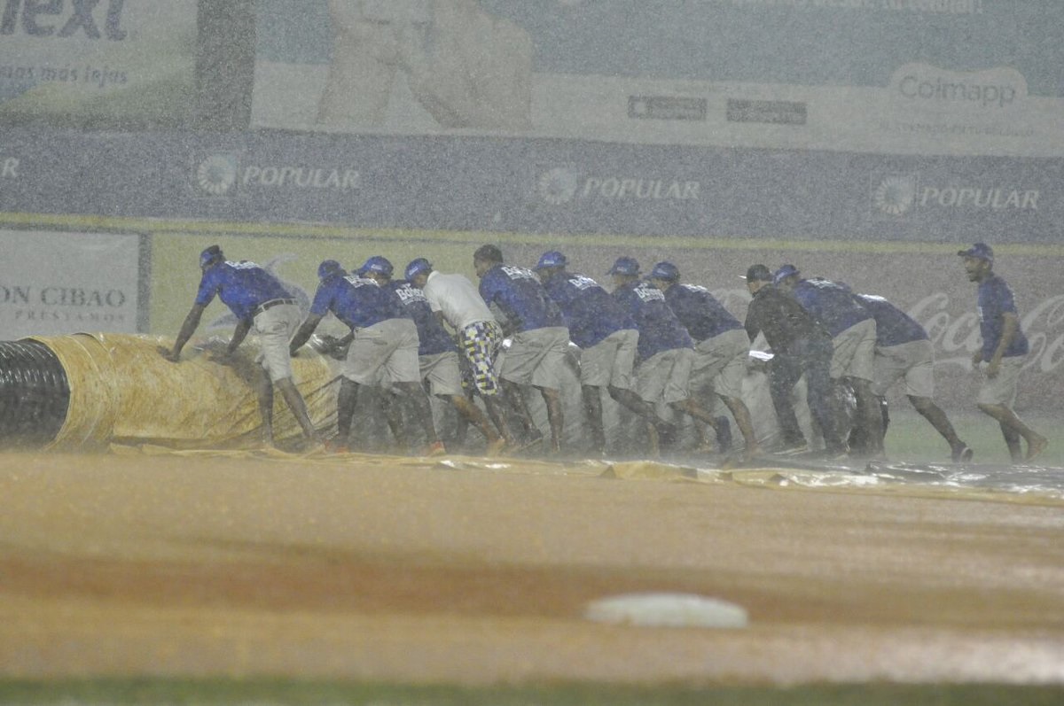 Pospuesto por lluvia el partido en el Estadio Quisqueya entre Aguilas y Licey.