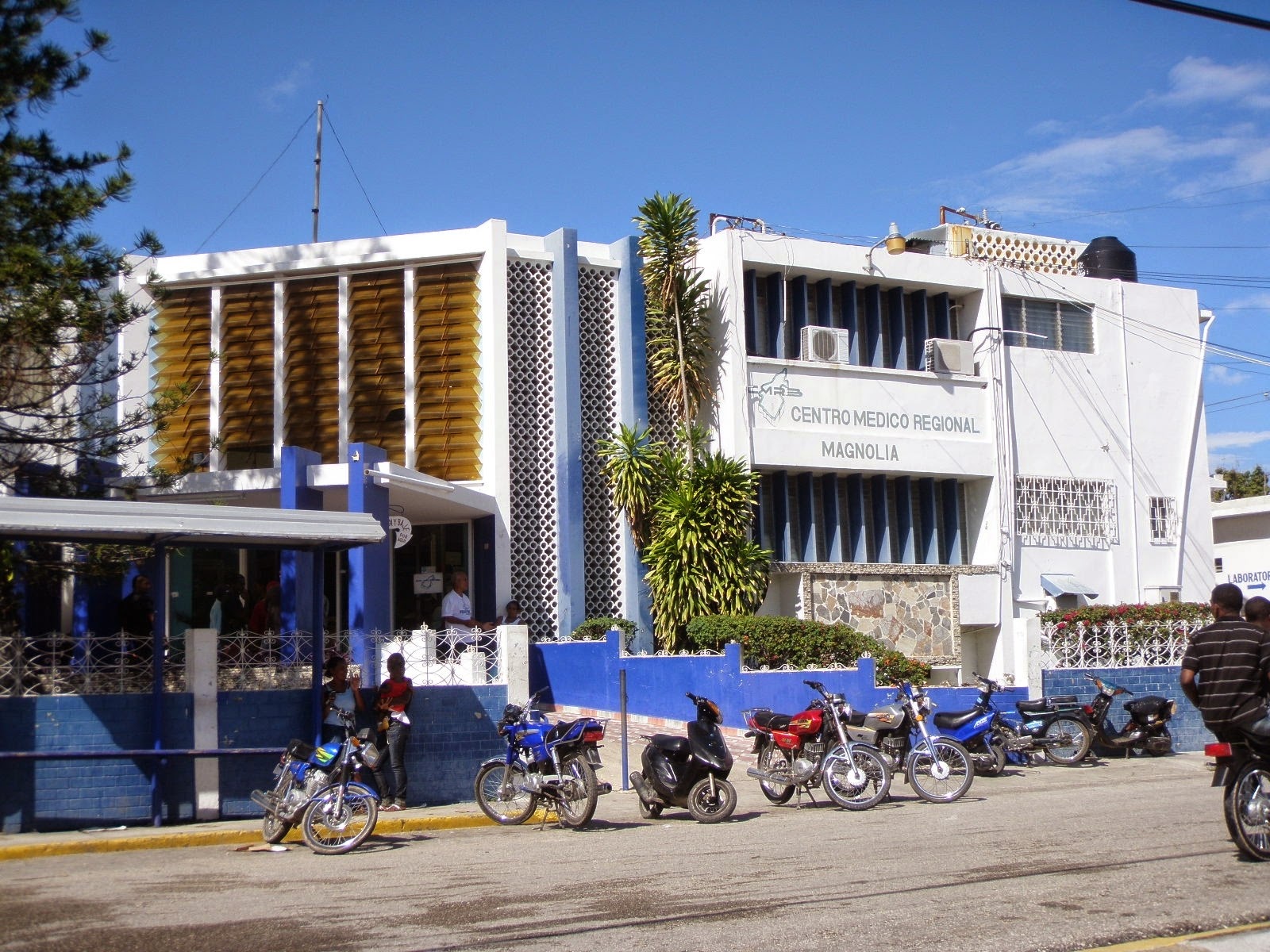 Centro Médico Regional Magnolia en Barahona, donde llegó sin vida un viajero víctima de la delincuencia.