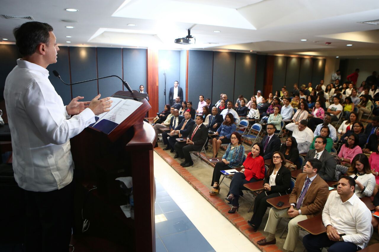 El procurador Jean Rodríguez llamó a los estudiantes para que en sus respectivas comunidades también impartan charlas de orientación sobre la necesidad de prevenir la violencia de género.