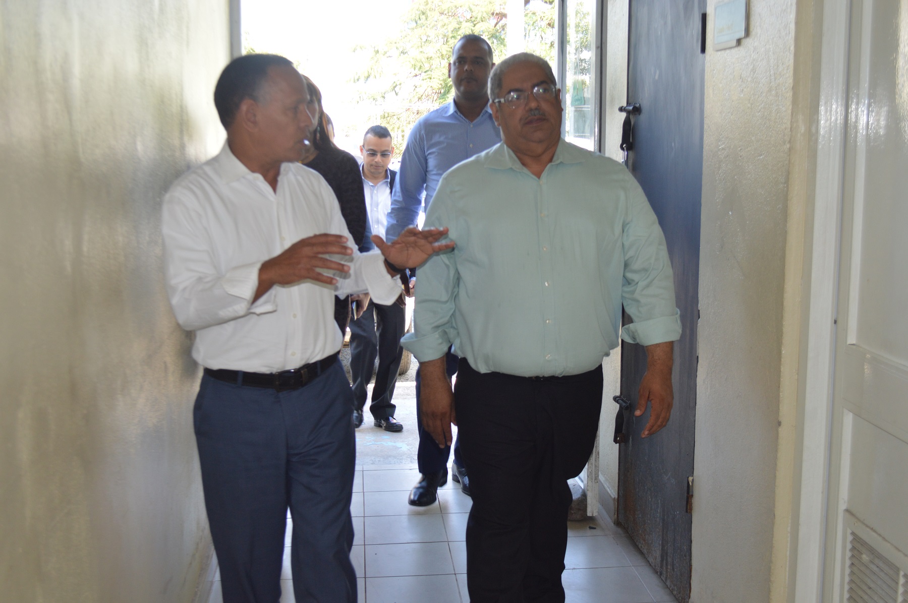 Chanel Rosa Chupany, durante su visita de cortesía al director general del hospital Marcelino Vélez Santana, Frank Soto Roa.