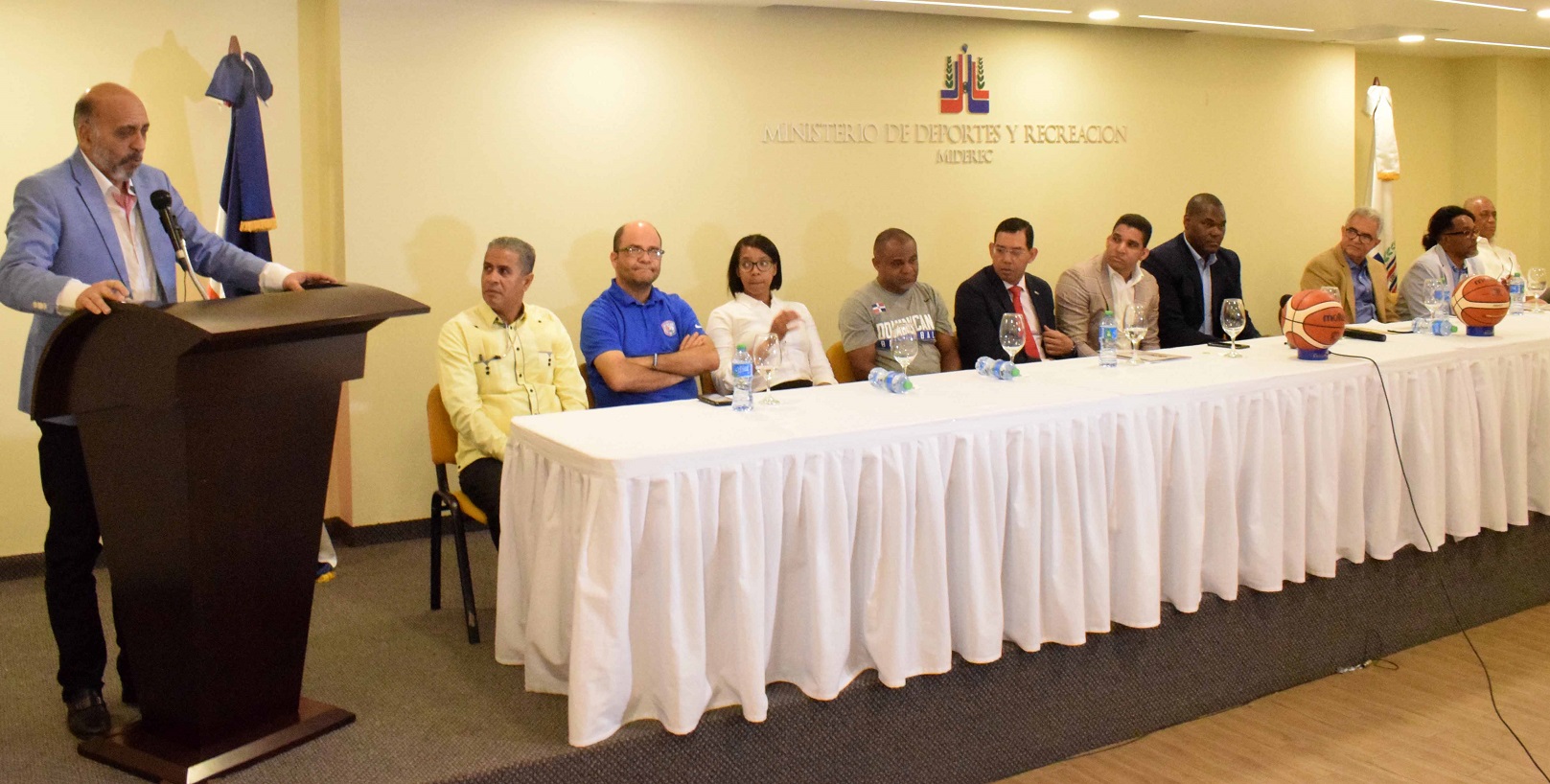 El presidente de la LNBF, profesor Fernando Teruel, habla del torneo.