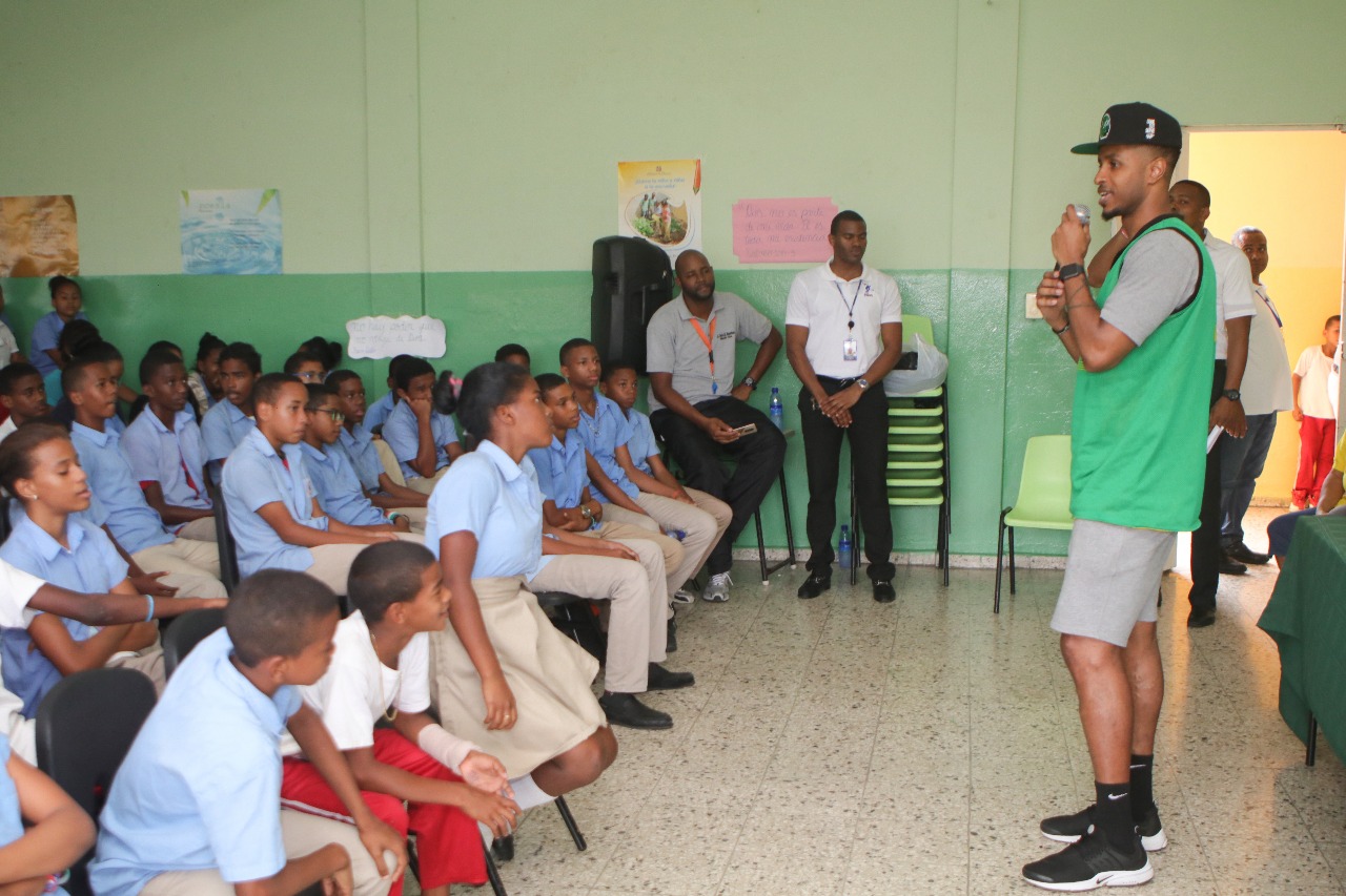 Durante charla Orientación y Motivacional en San Carlos