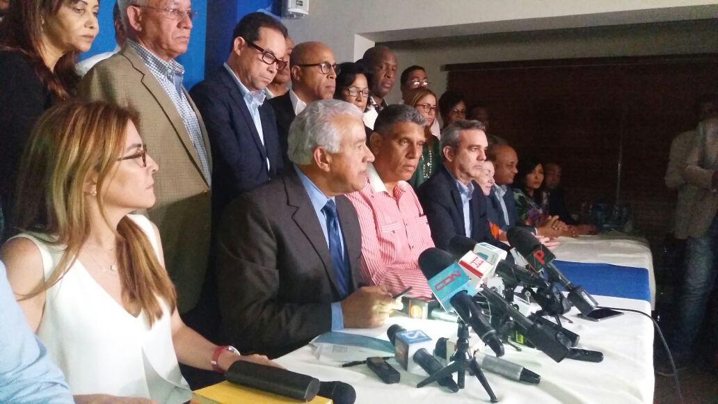 Comisión Ejecutiva del PRM en rueda de prensa tras reunirse con diputados que no asistieron a sesión donde conocería ley de partidos