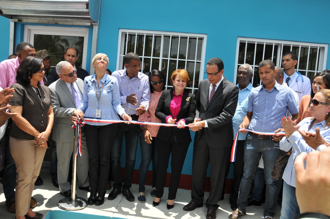 Durante la inauguración de una nueva Farmacia del Pueblo