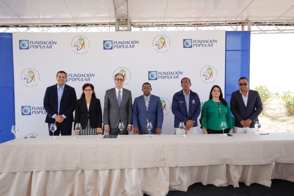 El Humedal auspiciado por el Popular contribuirá al sostenimiento ecosistémico del Jardín Botánico de Santiago. En la foto, de izquierda a derecha, los señores Elías Dinzey, Belkis García, José Mármol, Genaro Rodríguez, Manuel Serrano, Ana Idalia Grullón y William Ventura.