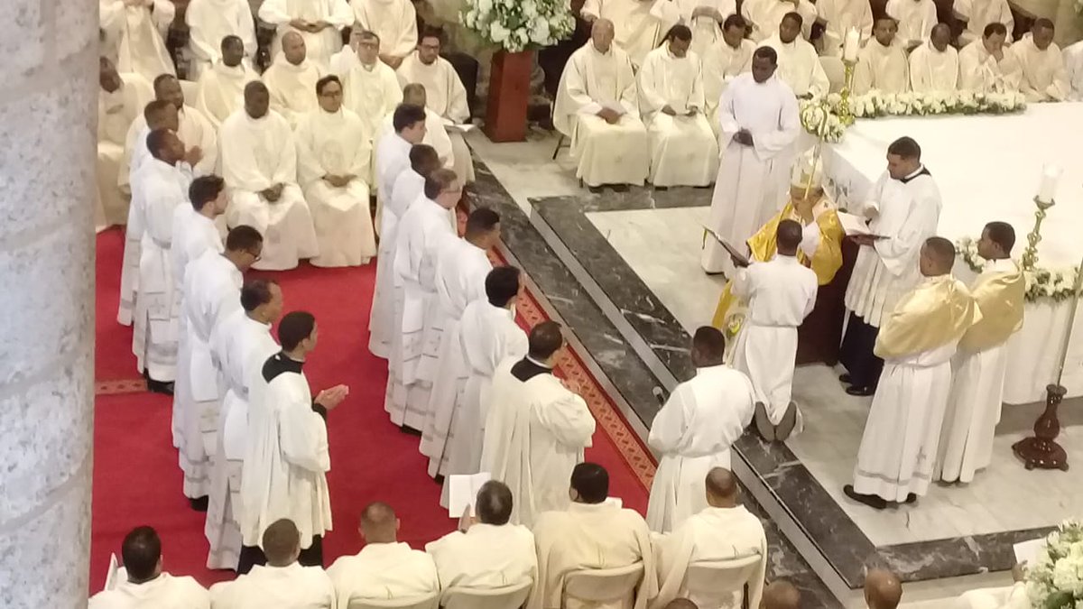 Monseñor Francisco Ozoria Acosta, Arzobispo Metropolitano de Santo Domingo acoge a las comisiones de Italia, Argentina, México, Estados Unidos, Haití y Colombia países de origen de 5 de los ordenados.