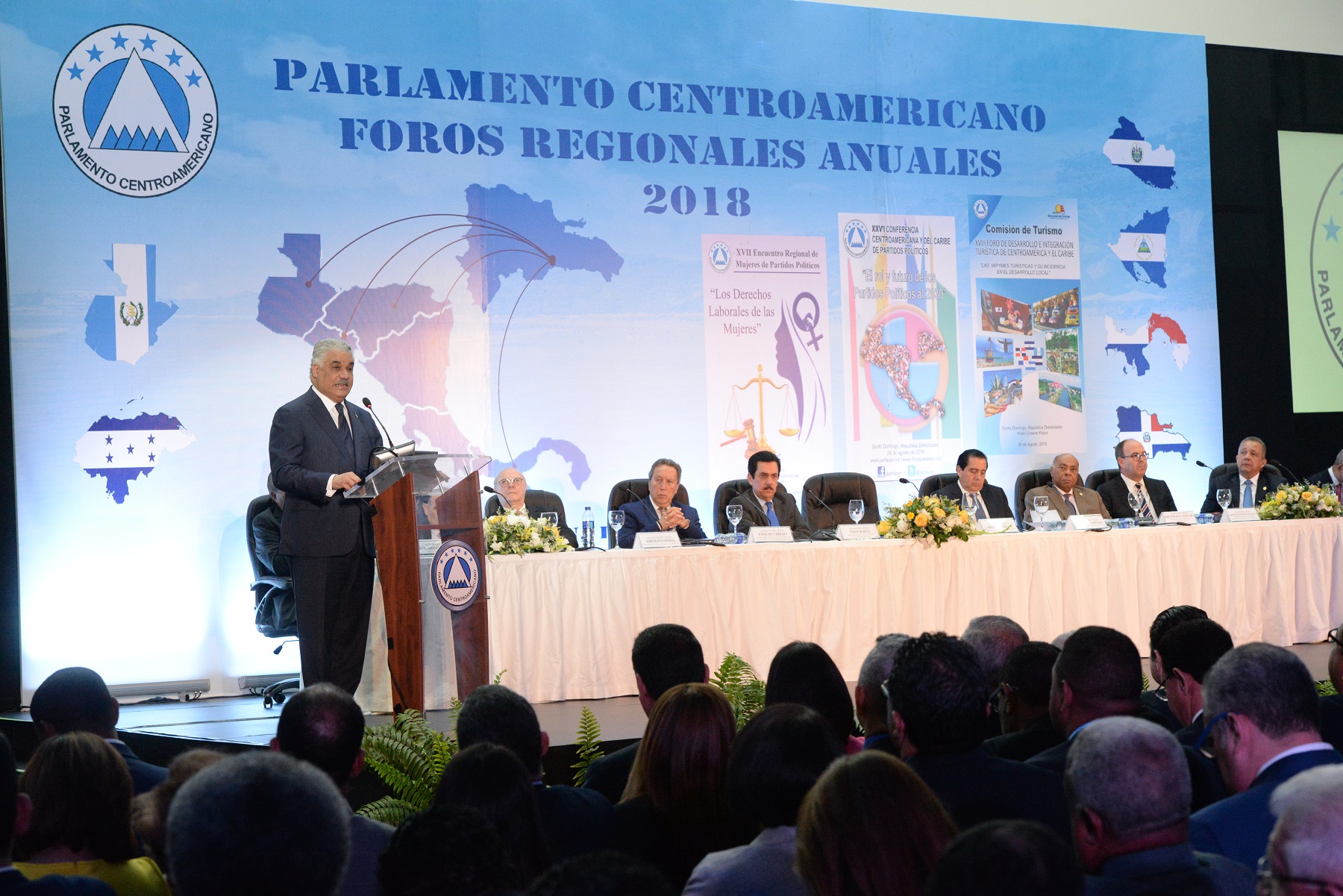 Miguel Vargas habla durante el Foro del Parlacen. Foto Nelson Mancebo