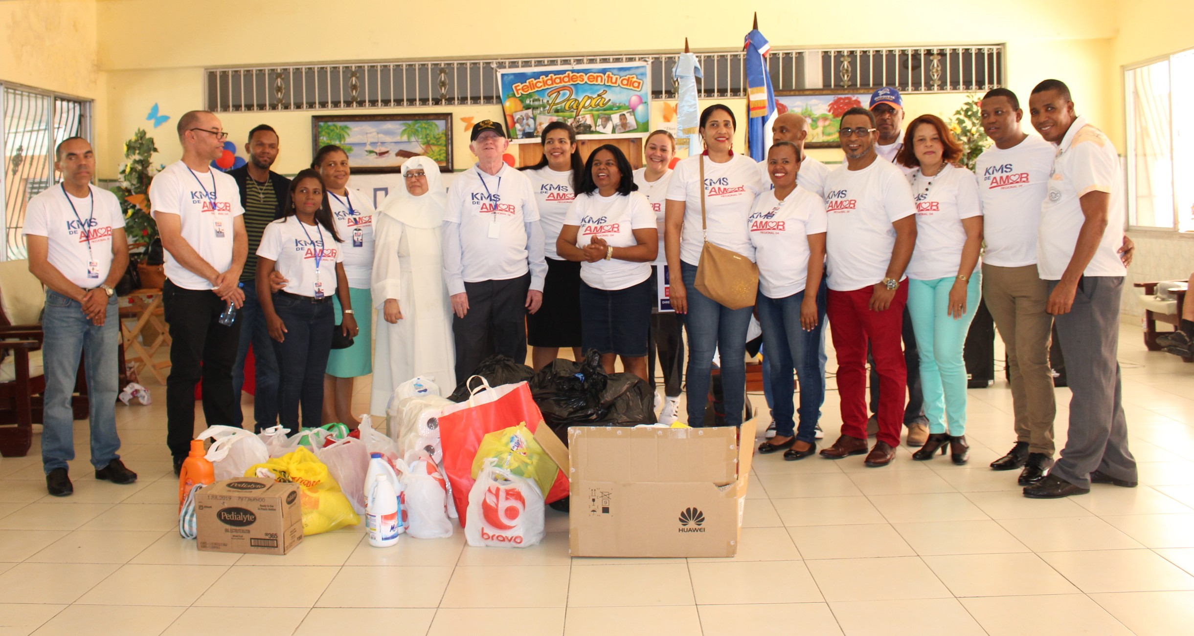 Entrega de alimentos en San Cristóbal a Hogar de Ancianos