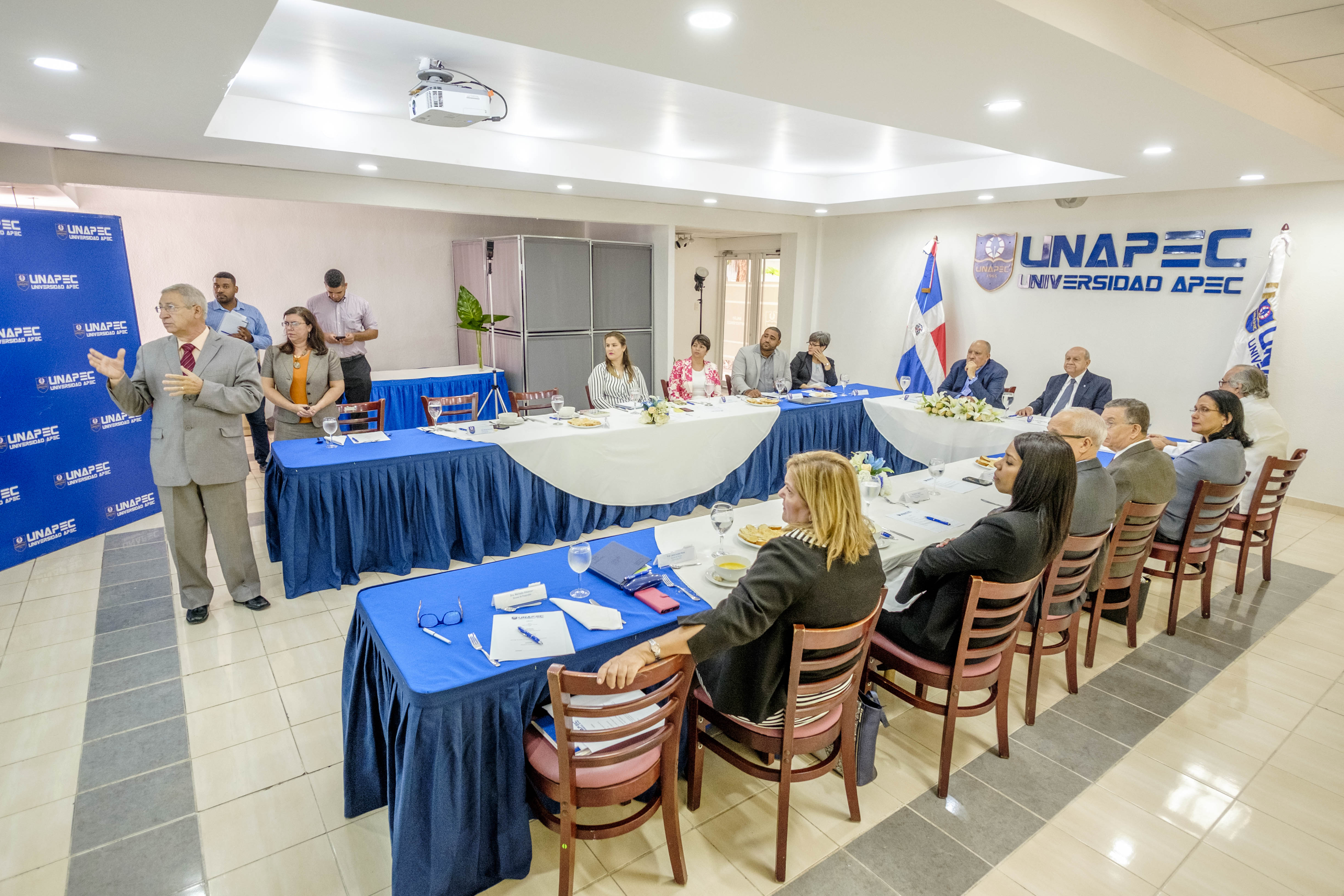 Encuentro de miembros de ISFODOSU y UNAPEC