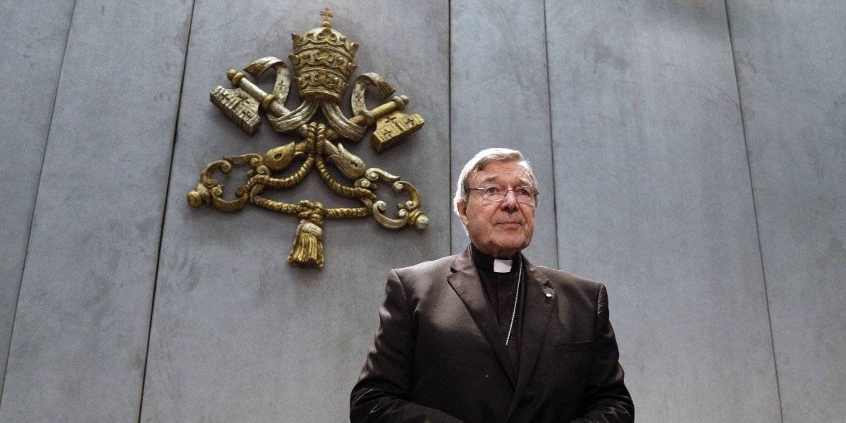 ARCHIVO - En esta foto del 29 de junio del 2017, el cardenal australiano George Pell arriba para hacer una declaración en el Vaticano. (AP Foto/Gregorio Borgia)