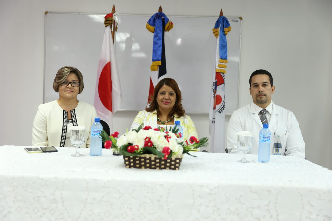 Directivos del Centro de Gastroenterología de la Ciudad Sanitaria Luis Eduardo Aybar