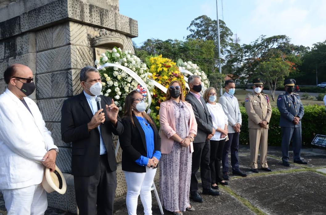 Autoridades de Santiago conmemoran 526 años de su fundación