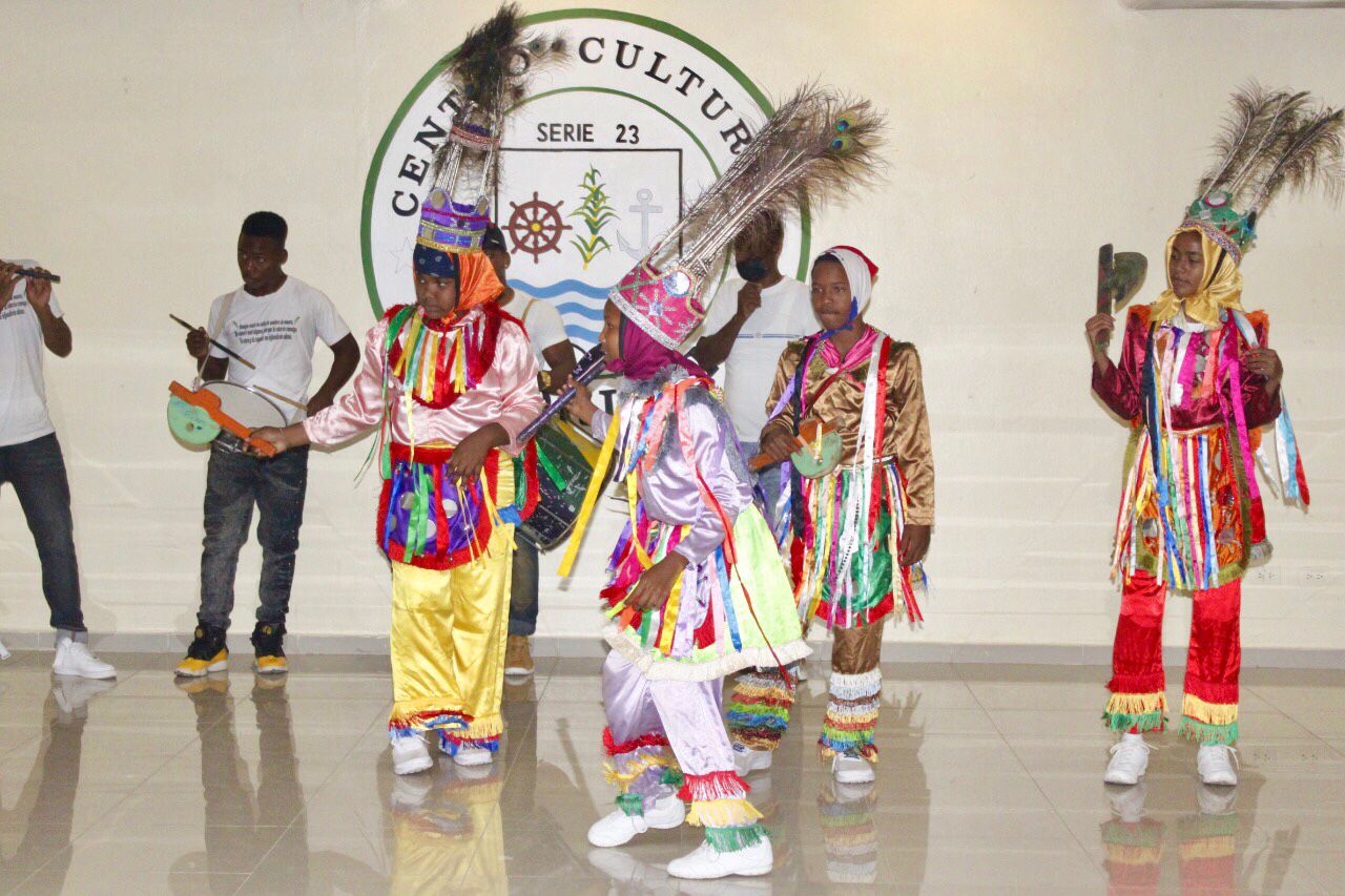 Realizan exposición en homenaje al guloya Nadal Walcot