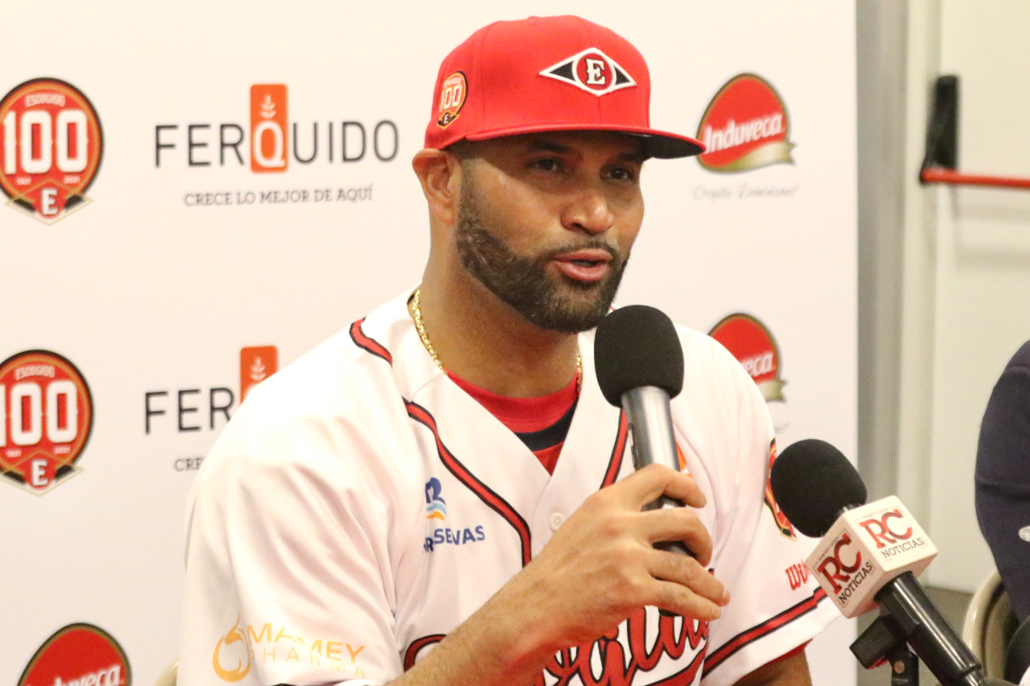 Escogido oficializa la integración de Albert Pujols al equipo