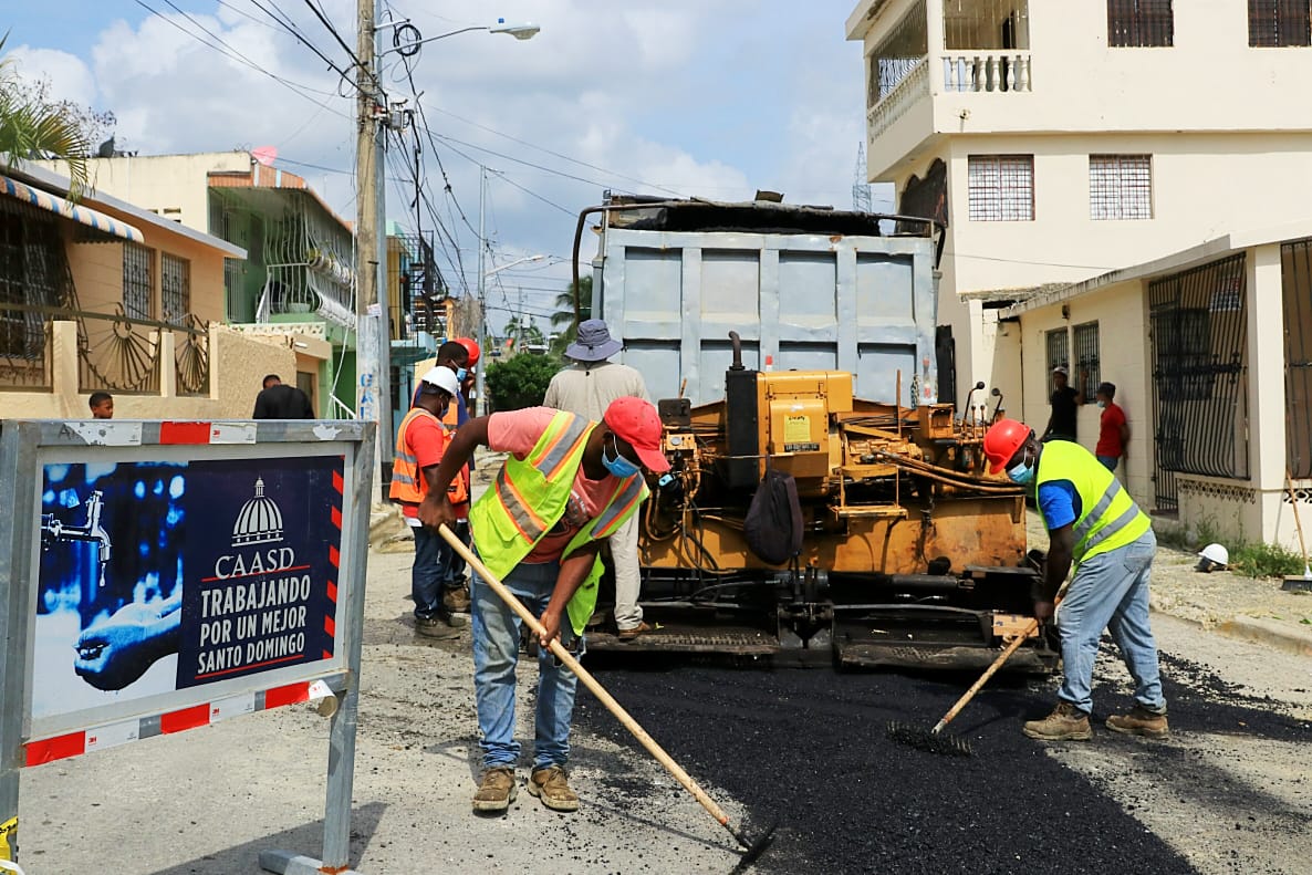 CAASD concluye intervenciones y realiza asfaltado en sectores de SDN