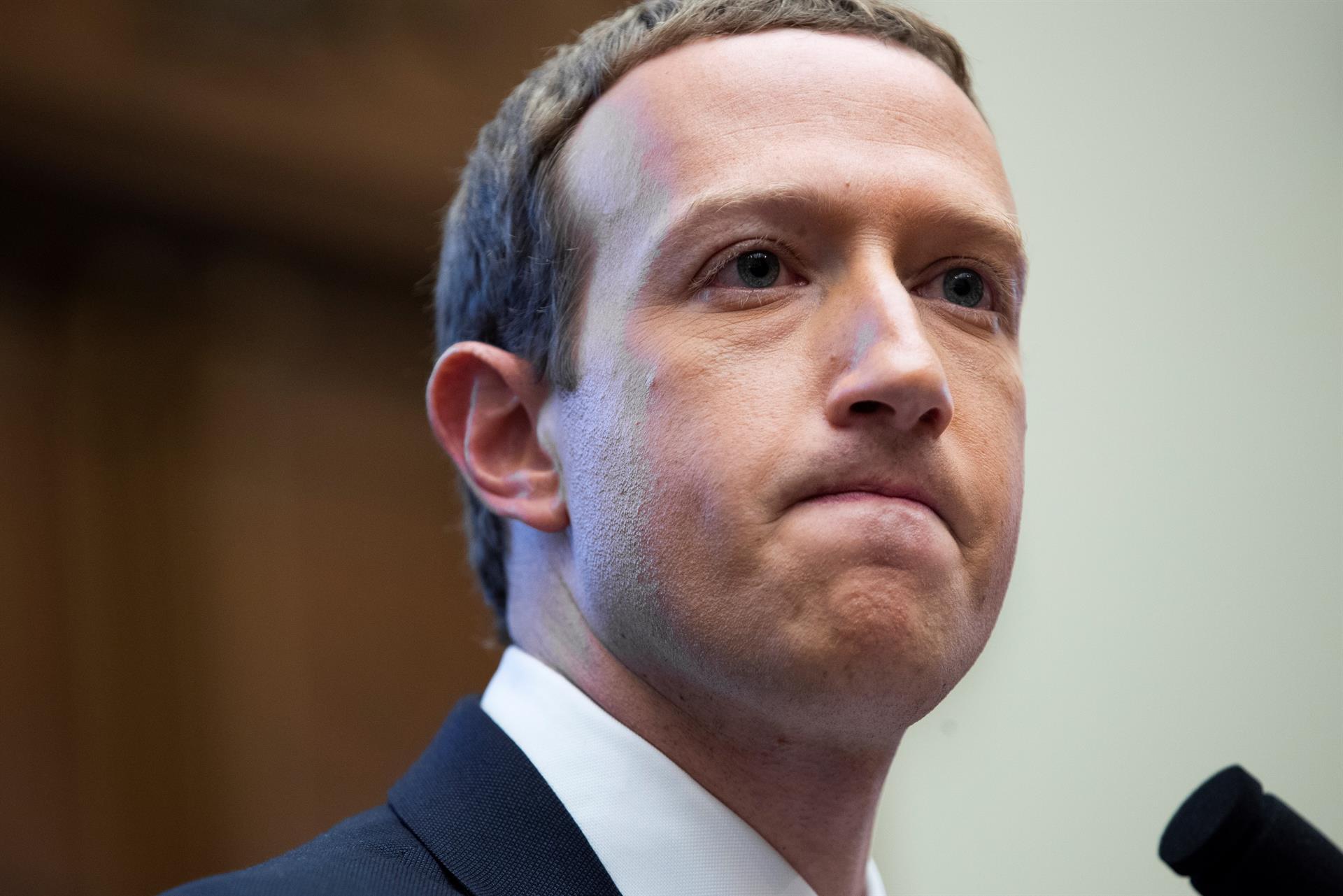 Zuckerberg pierde 5.900 millones de dólares tras la caída de Facebook