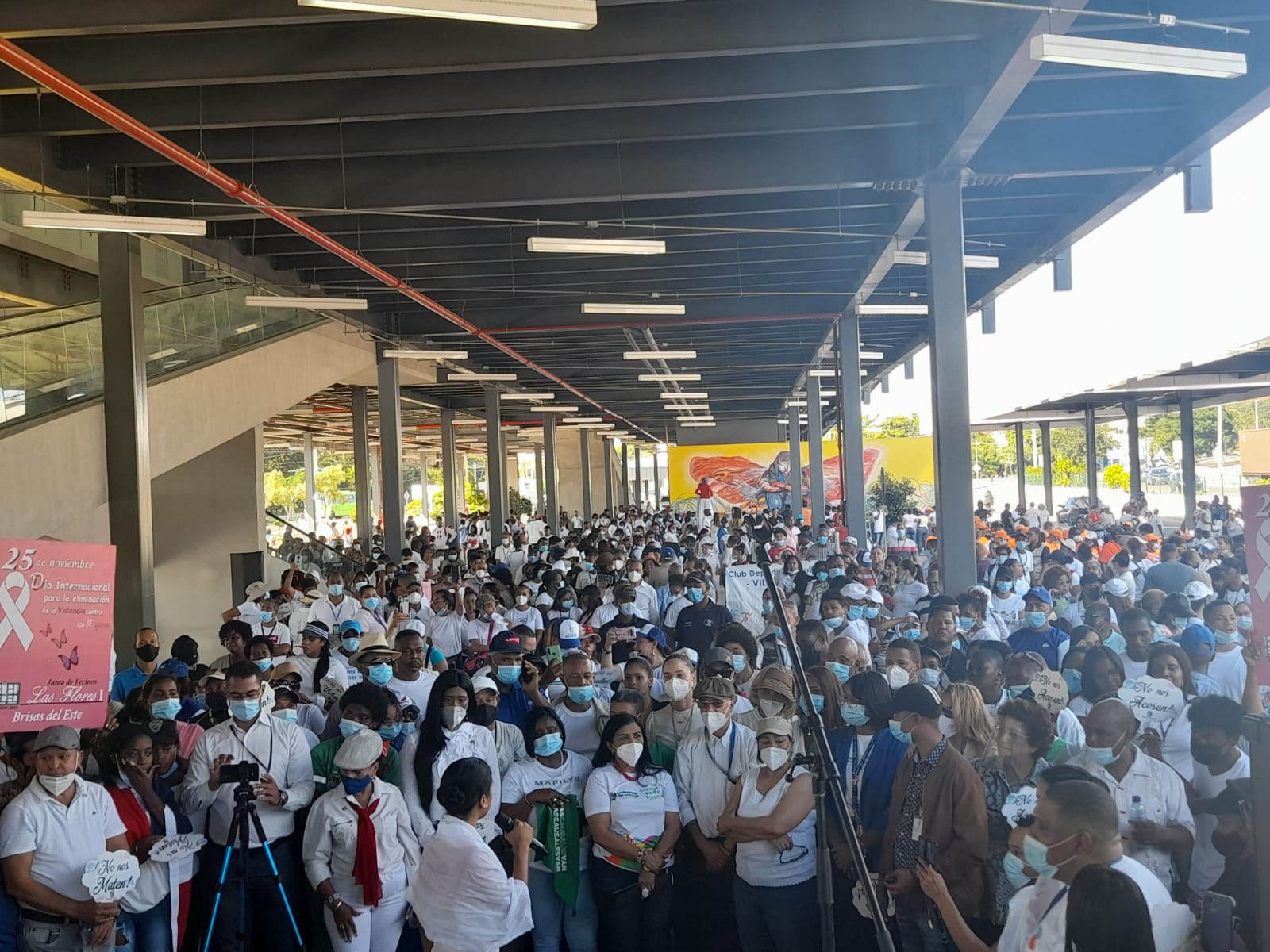 En Santo Domingo Este marchan contra la violencia de género