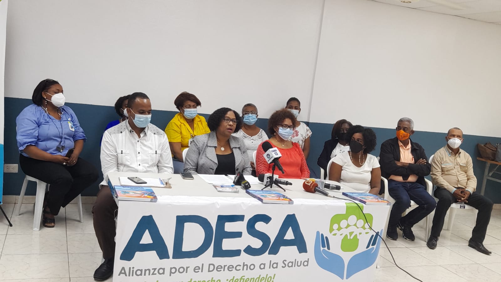 Adesa: suspensión de atenciones médicas a ilegales es discriminatoria