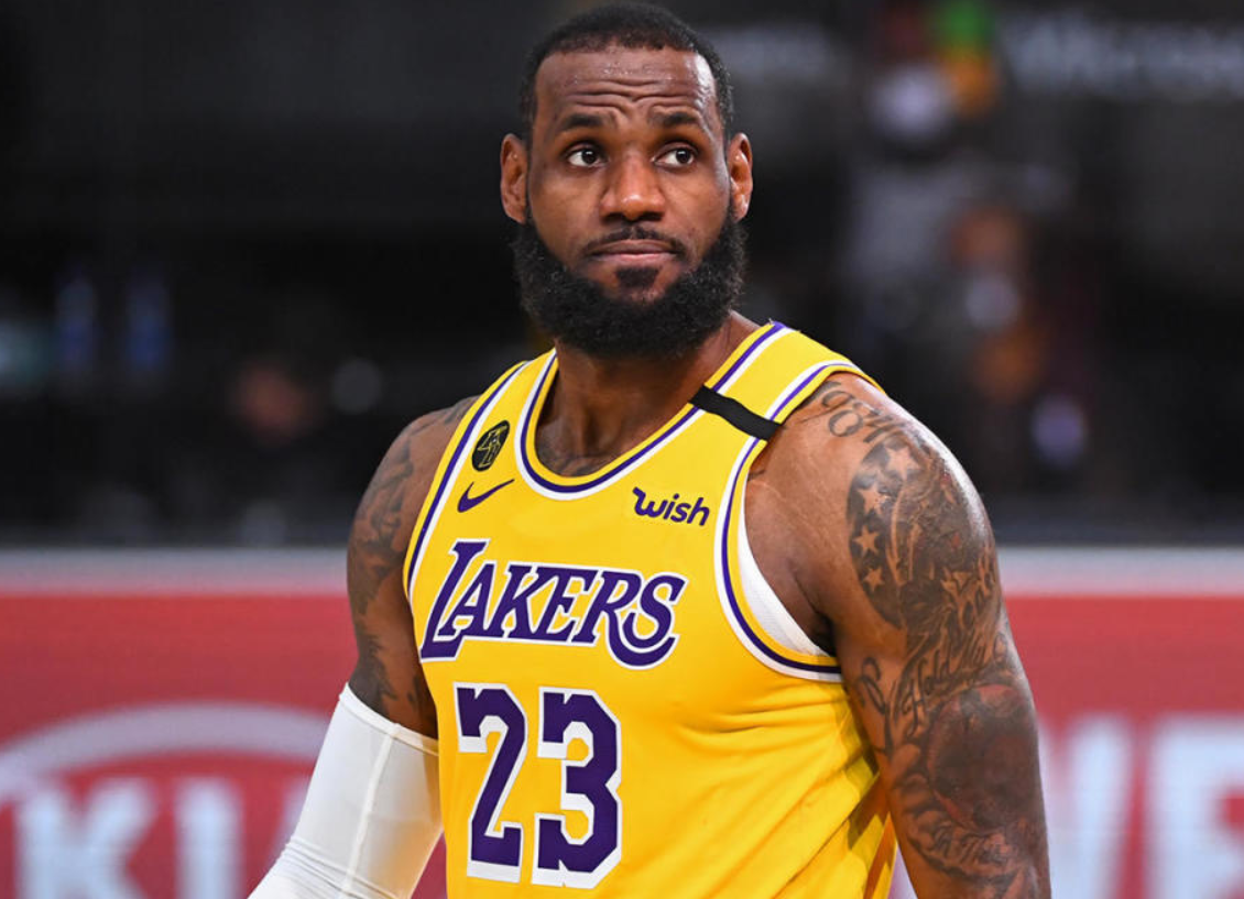 LeBron sale del protocolo del coronavirus tras confirmarse su falso positivo