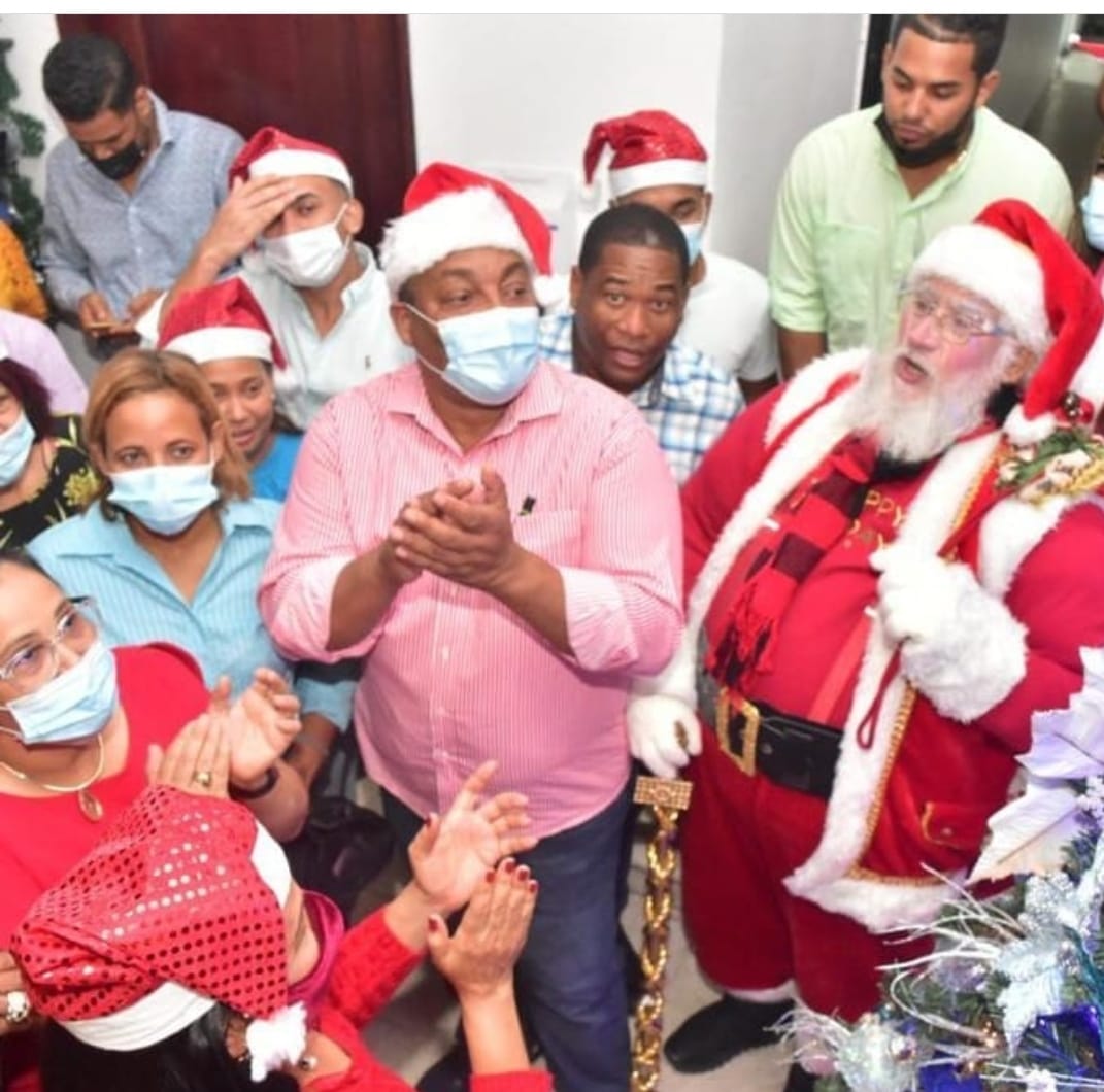 Alcaldía de Santo Domingo Oeste entrega regalía pascual sin tomar préstamos