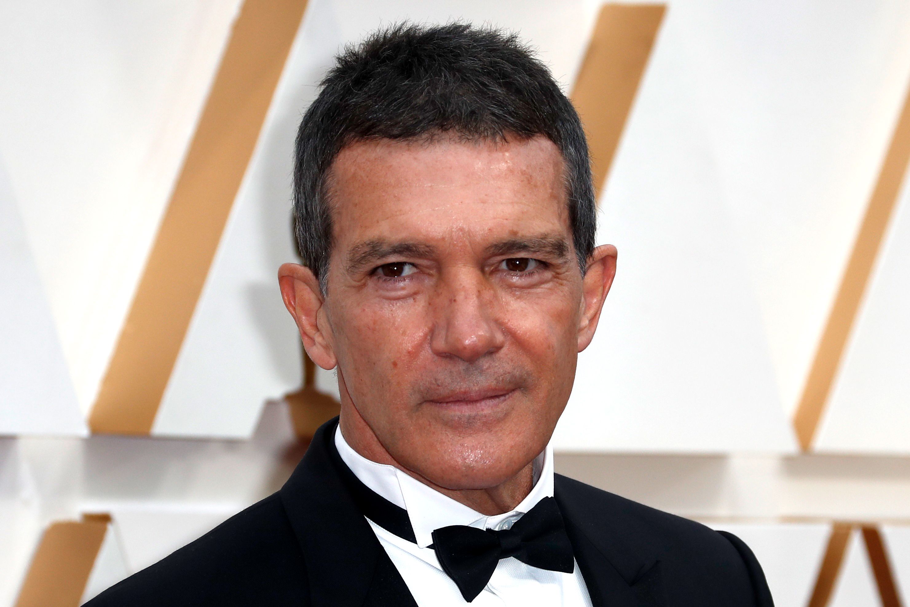 Suspenden "Company", de Antonio Banderas, por posibles contagios