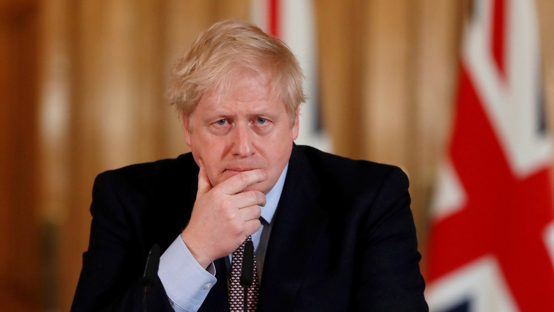 Johnson acusa a los antivacunas de propagar "galimatías"