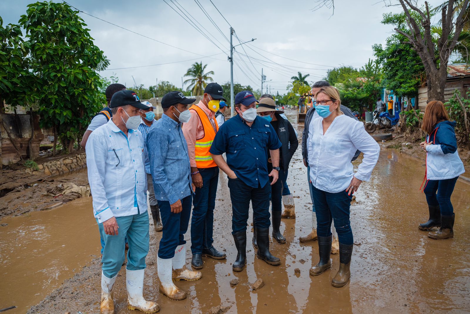 Junto a la comitiva el ministro Paliza recorrió el sector Albimar donde se encuentra la Cañada del Diablo en el municipio San Fernando.