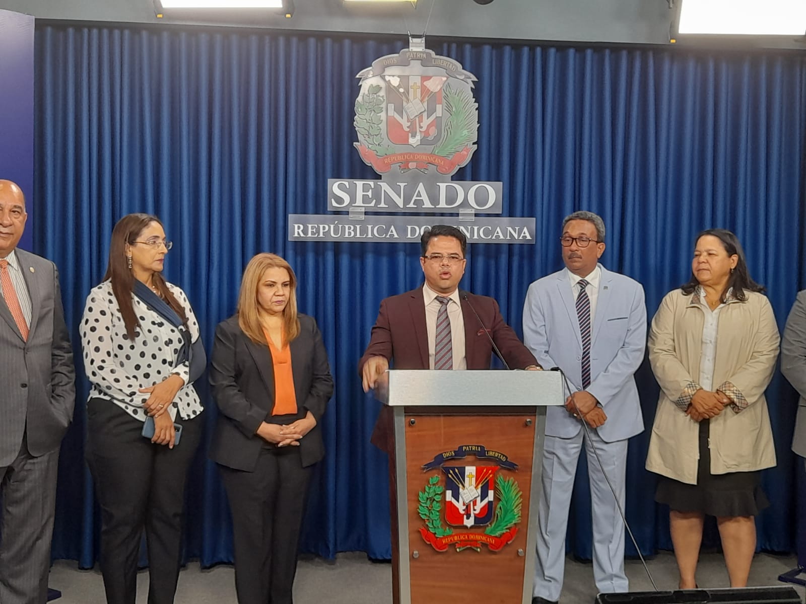 La rueda de prensa contó las participaciones del Colegio Dominicano de Psicólogos y la Sociedad Dominicana de Psiquiatría, quienes expresaron su continuo respaldo a la iniciativa legislativa y al trabajo de los congresistas.