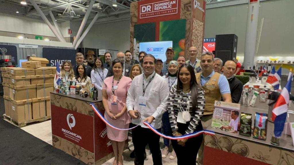 Consulado RD en Boston y ProDominicana en apertura feria del café 2022