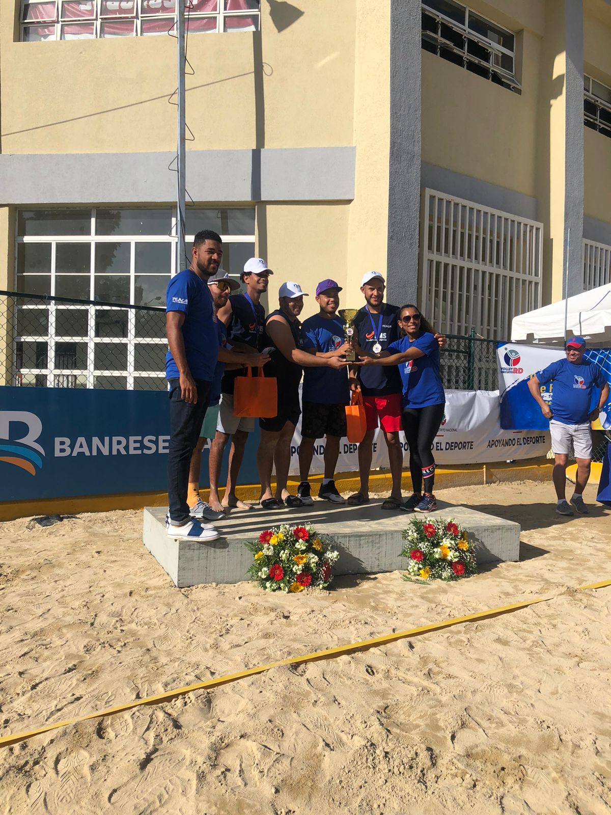 Celebran con éxito torneo de voleibol de playa