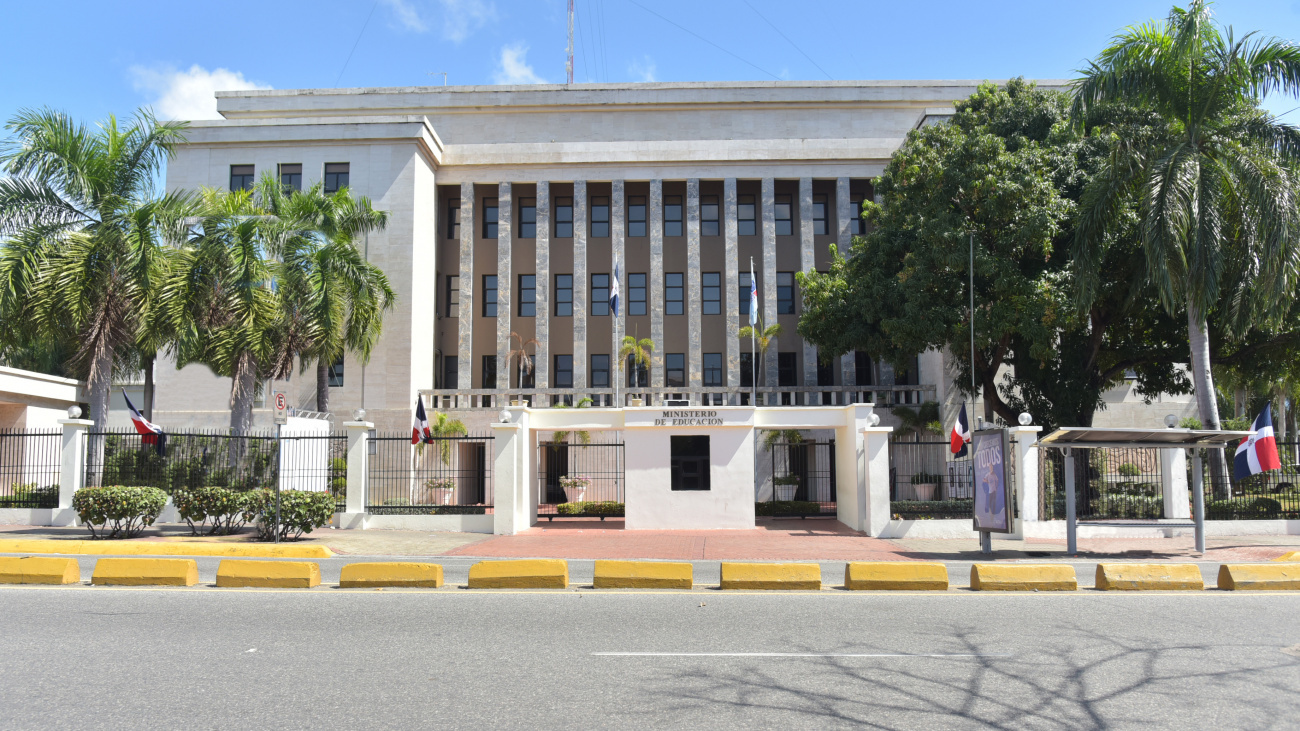 Ministerio de Educación llama al reinicio de la docencia este lunes