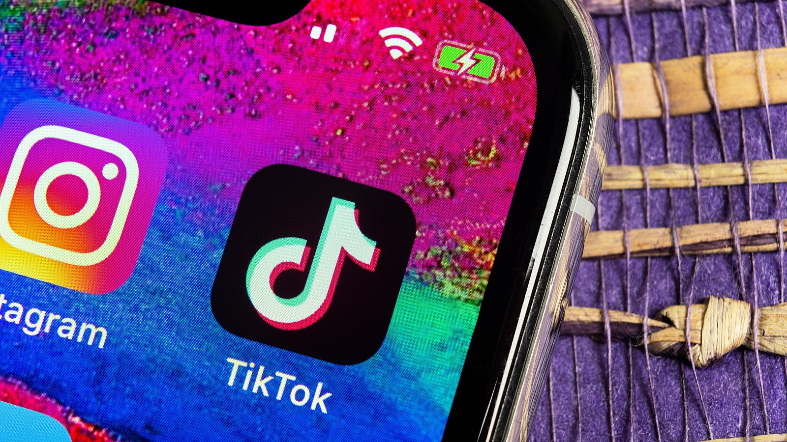 TikTok, "tienda de golosinas" para el cerebro de los niños