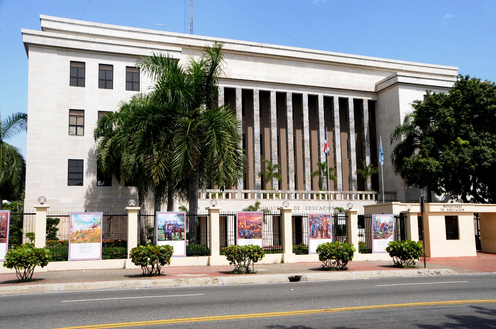 Fachada del Ministerio de Educación