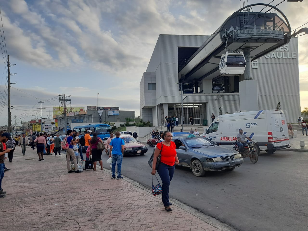 Avería en el Teleférico deja a cientos sin transporte este lunes